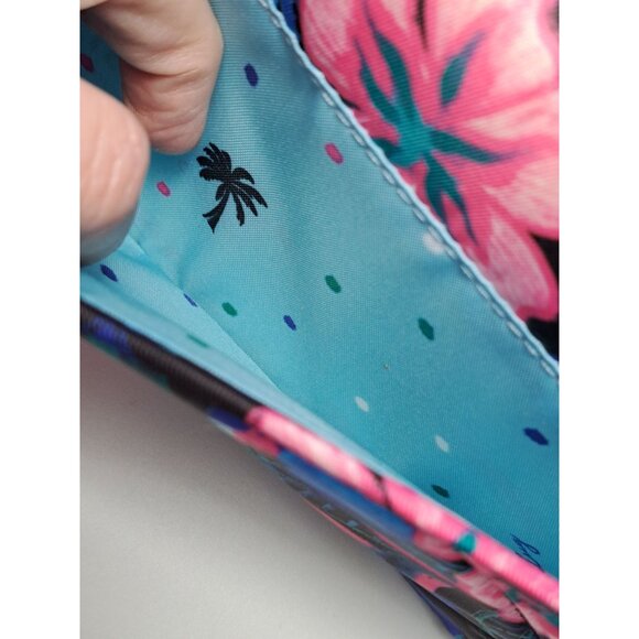 Lug Floral Quilted Wristlet Travel Passport Wallet Zipper Closure New - Picture 5 of 15